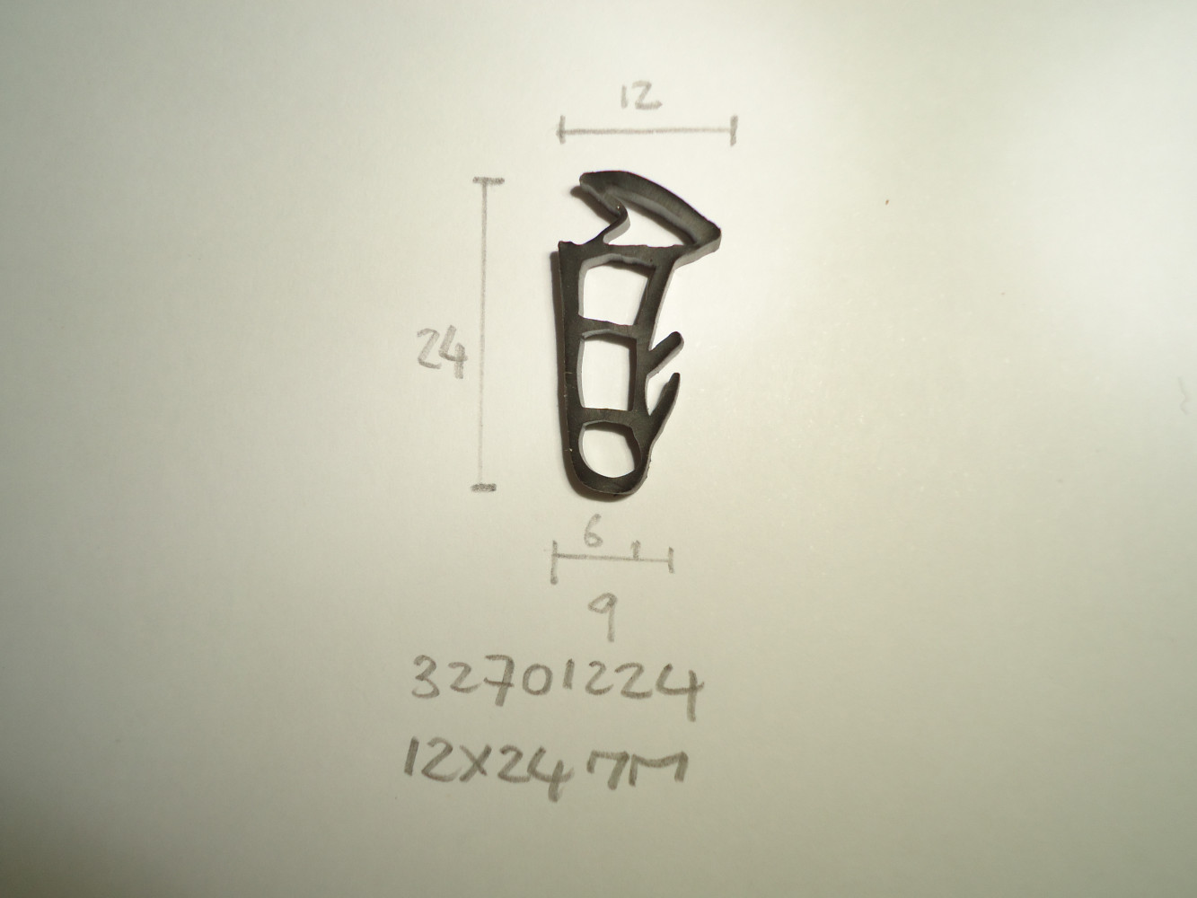 Kozijnrubber 12x24mm - Dsc03756 - 32701224