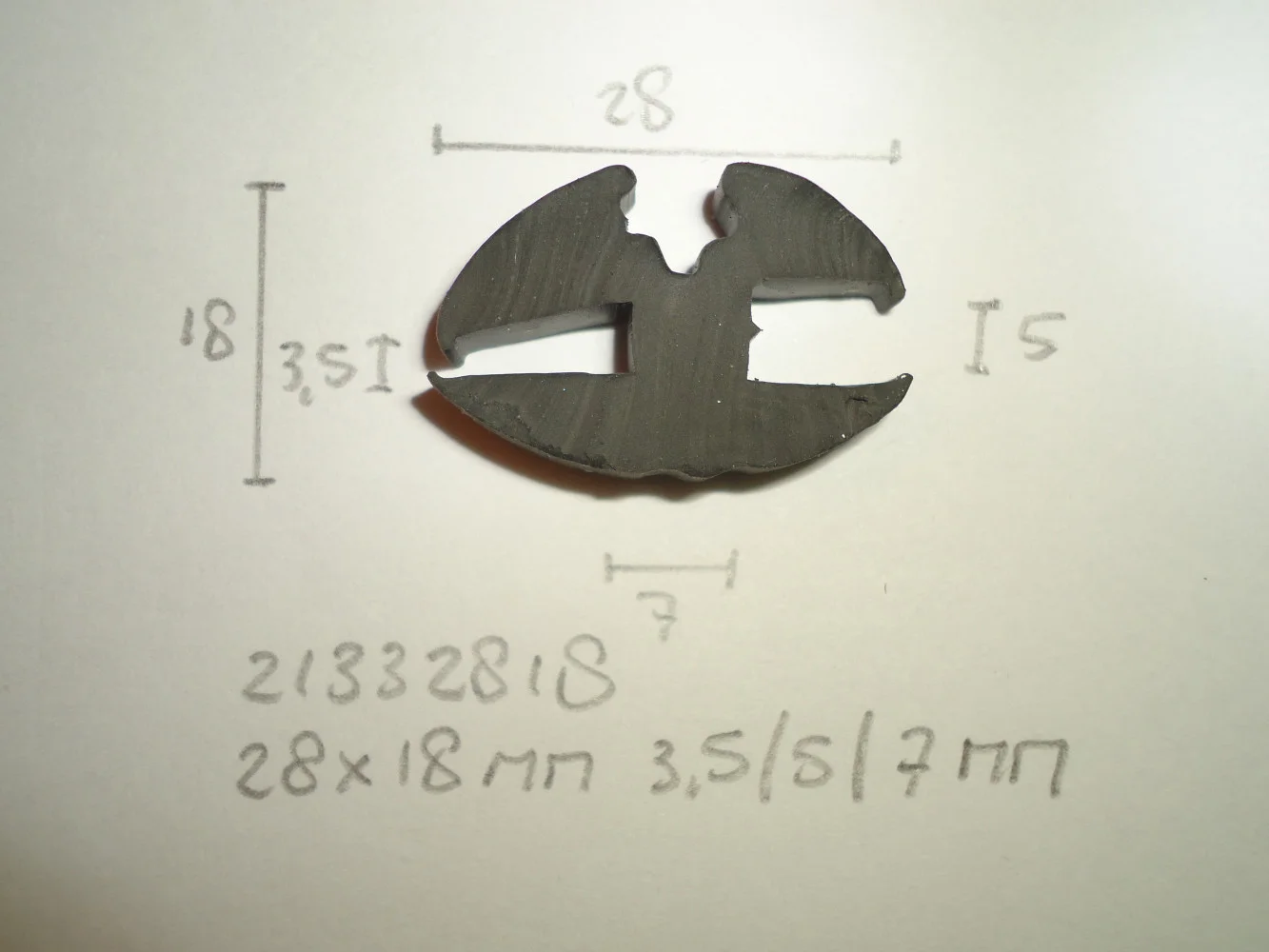 Raamrubber 28x18mm 3.5/5/7mm - Dsc05275 - 21332818