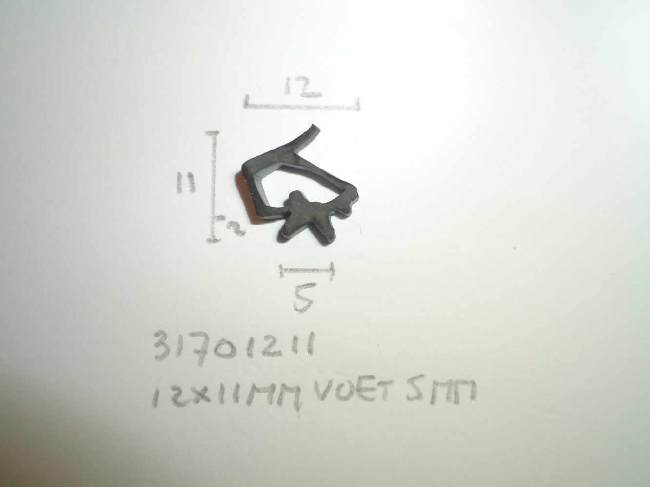 Kozijnrubber 12x11mm voet 5mm - Dsc05671 - 31701211
