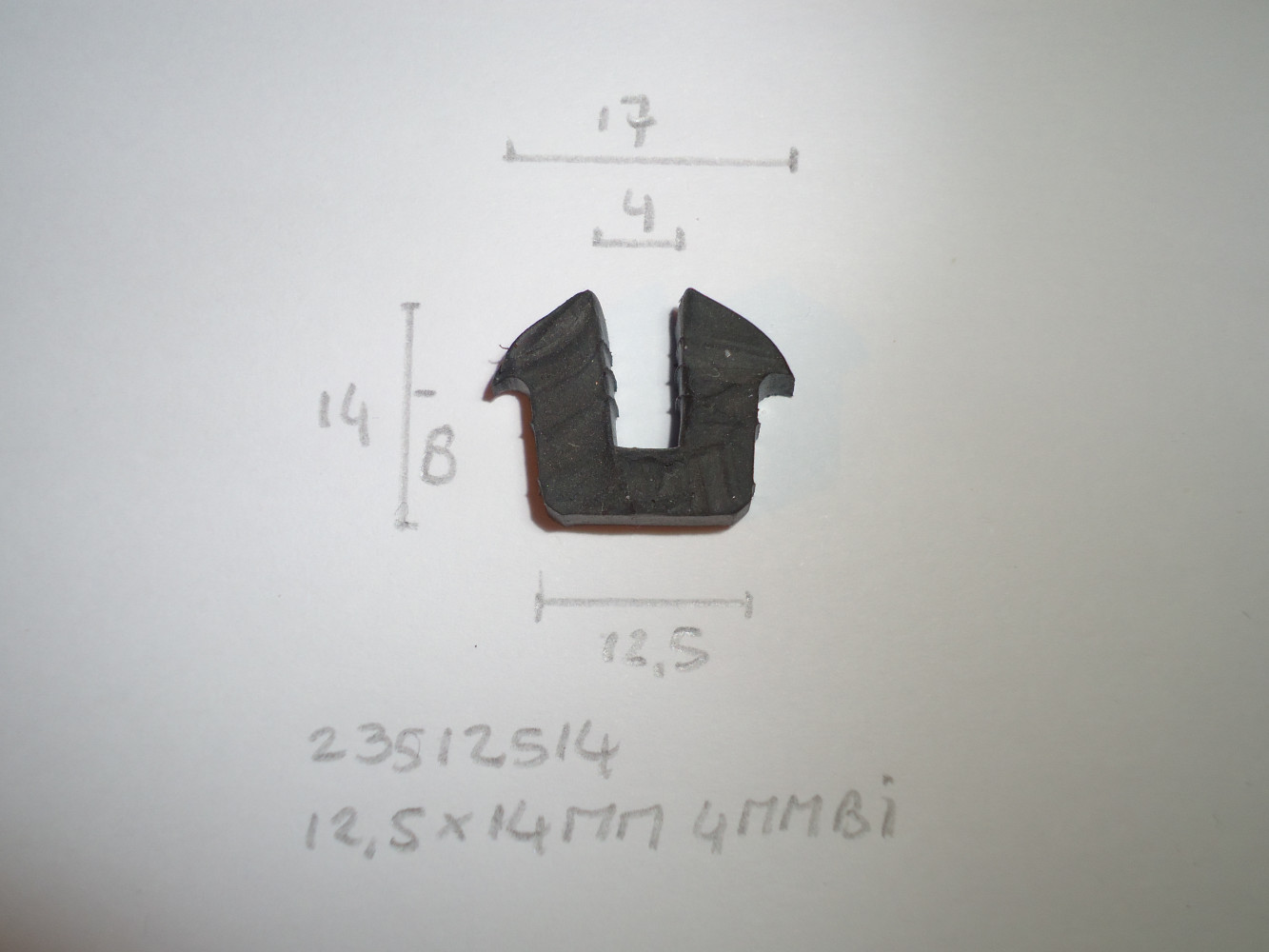 Raamrubber 12.5x14mm 4mm bi - Dsc05938 - 23512514