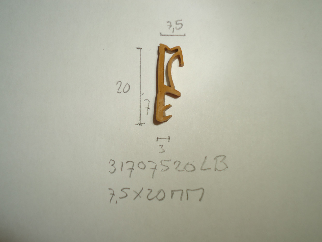 Kaderprofiel 7.5x20mm l bruin - Dsc06112 - 31707520LB