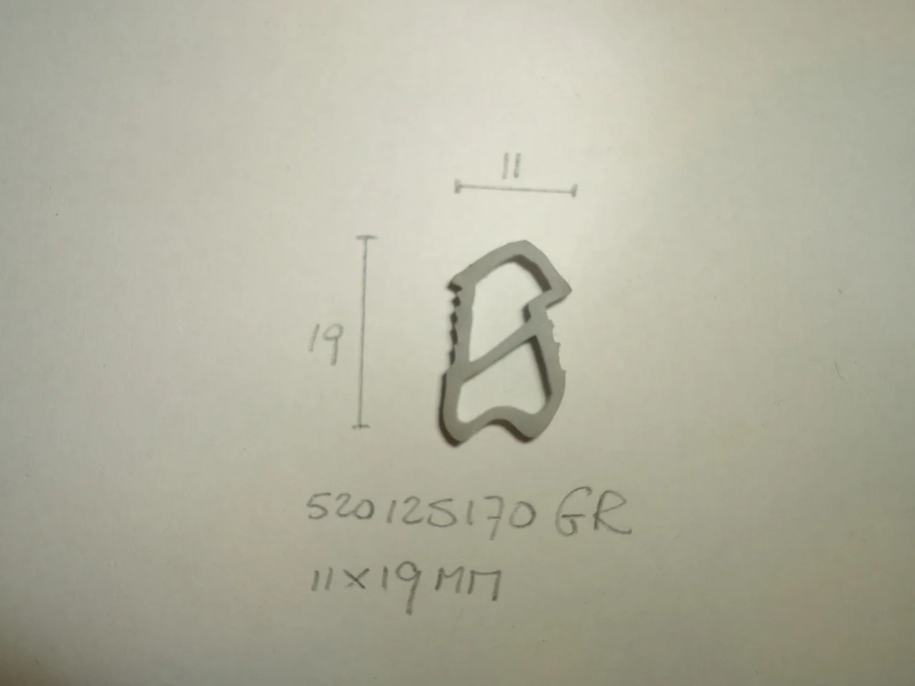 Kozijnrubber 11x19mm - Dsc06442 - 520125170GR