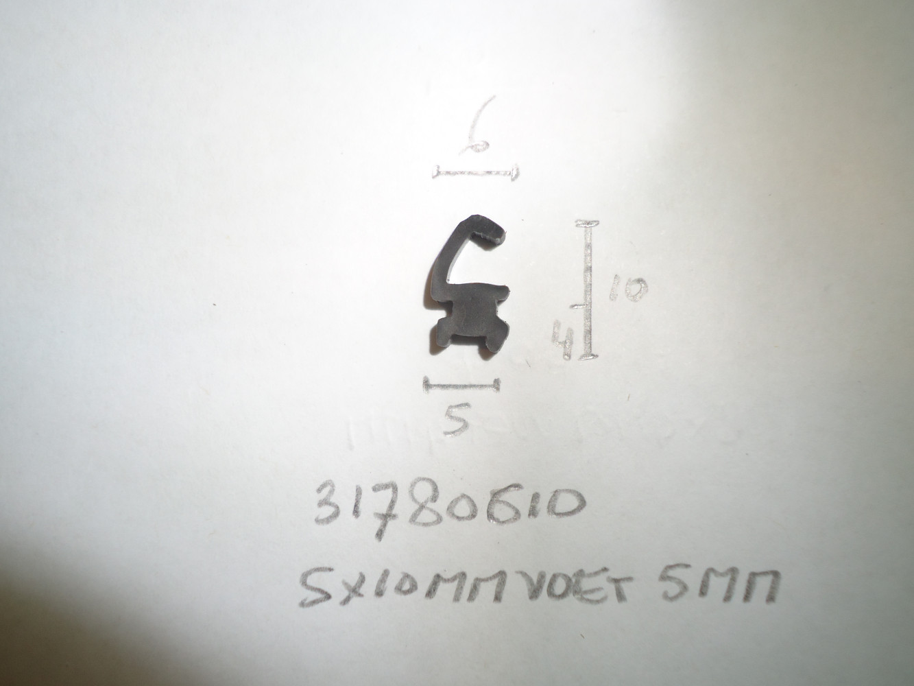 Kozijnrubber 6x10mm voet 5mm - Dsc06919 - 31780610