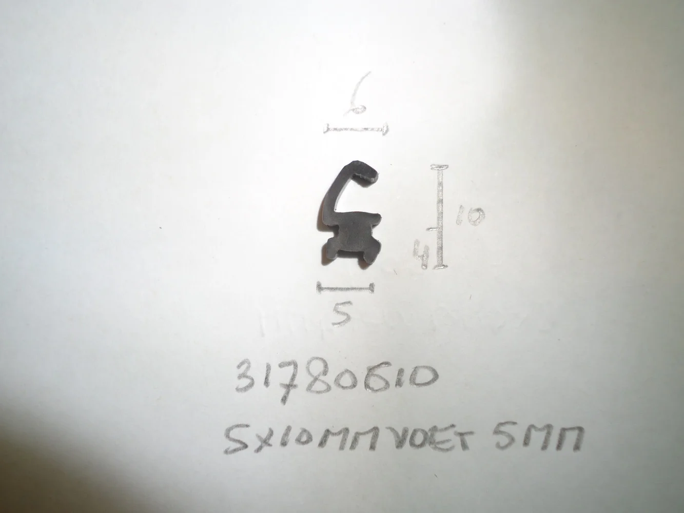 Kozijnrubber 6x10mm voet 5mm - Dsc06919 - 31780610