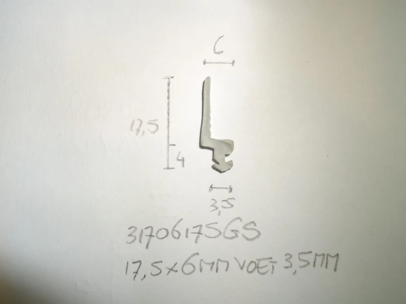 Kozijnprofiel 6x17.5mm voet 3.5mm - Dsc06990 - 31706175GS