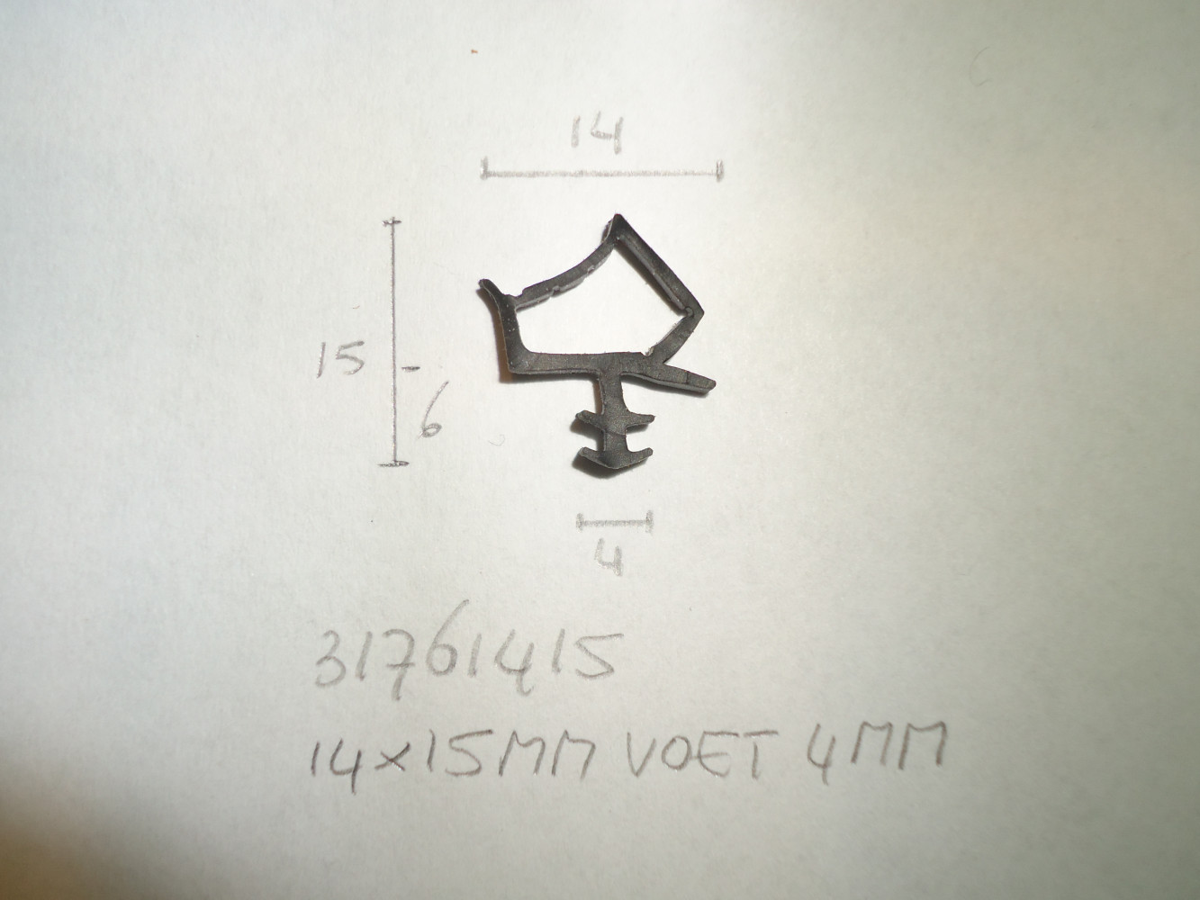 Dichtingsrubber 14x15mm voet 4mm - Dsc07167 - 31761415