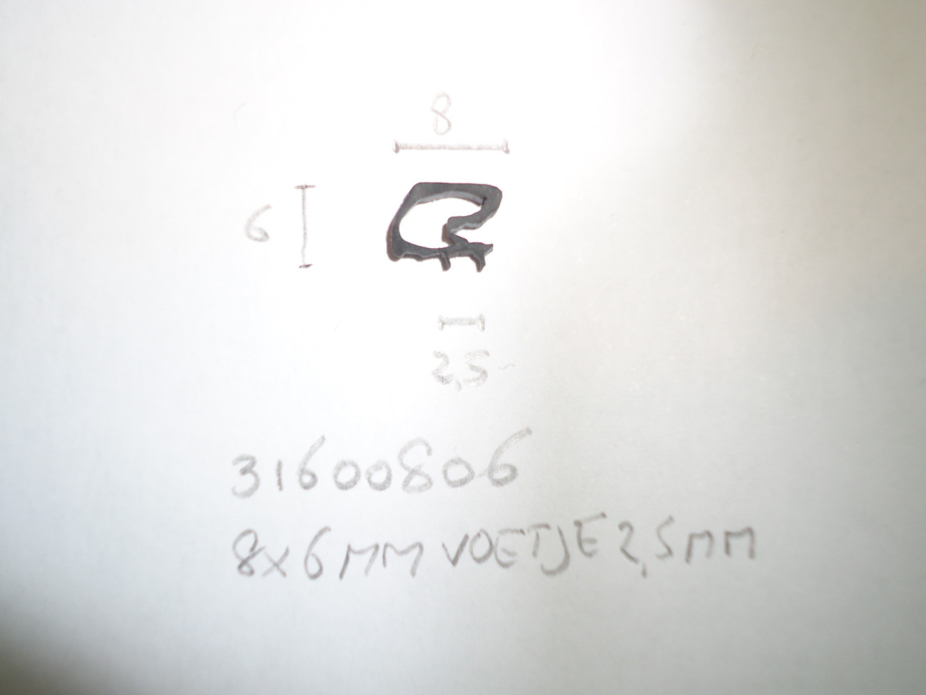 Kozijnrubber 8x6mm voet 2.5mm - Dsc07439 - 31600806