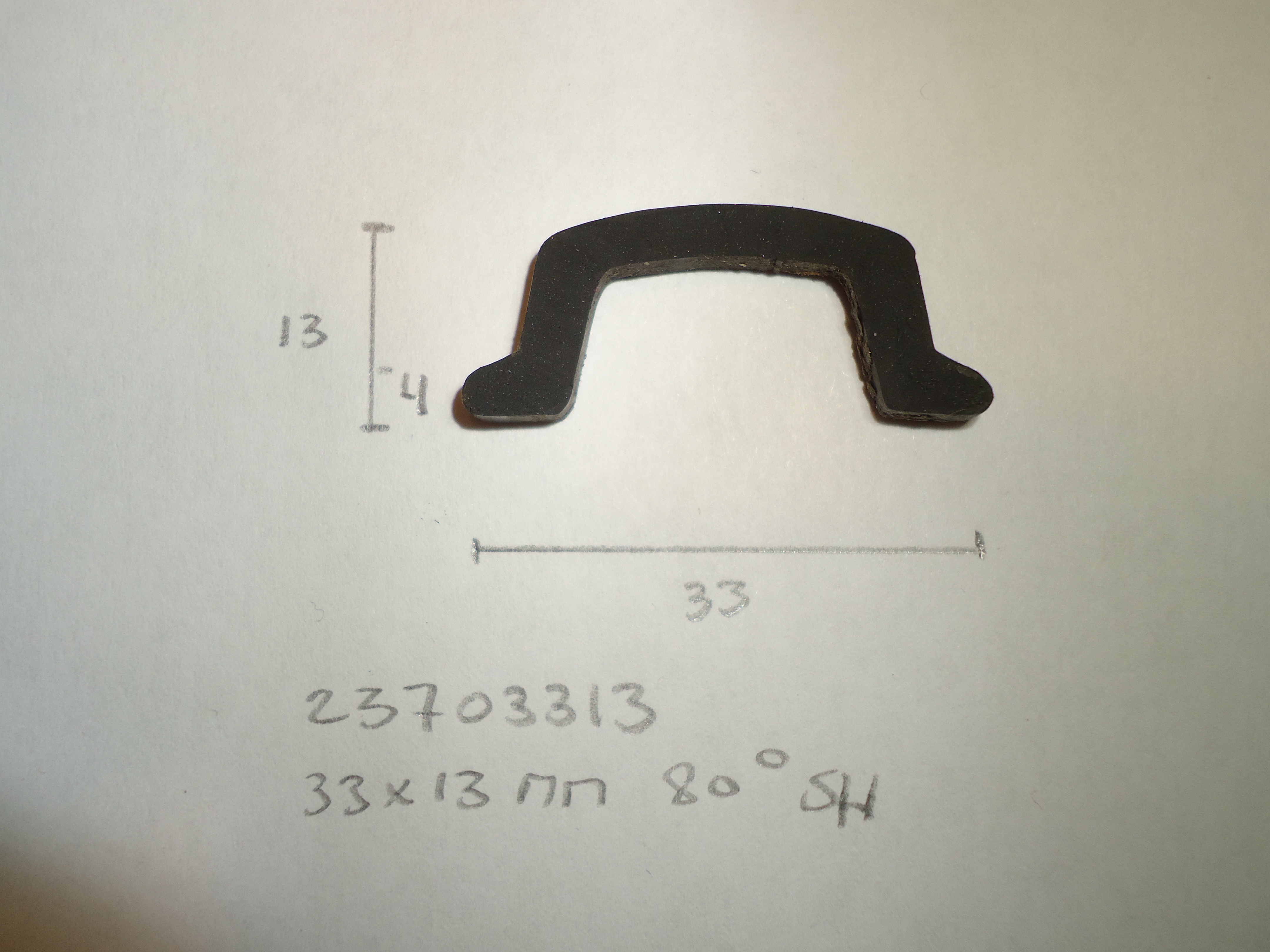 Bumper rubber 33x13mm Hymer - Dsc07602 - 23703313