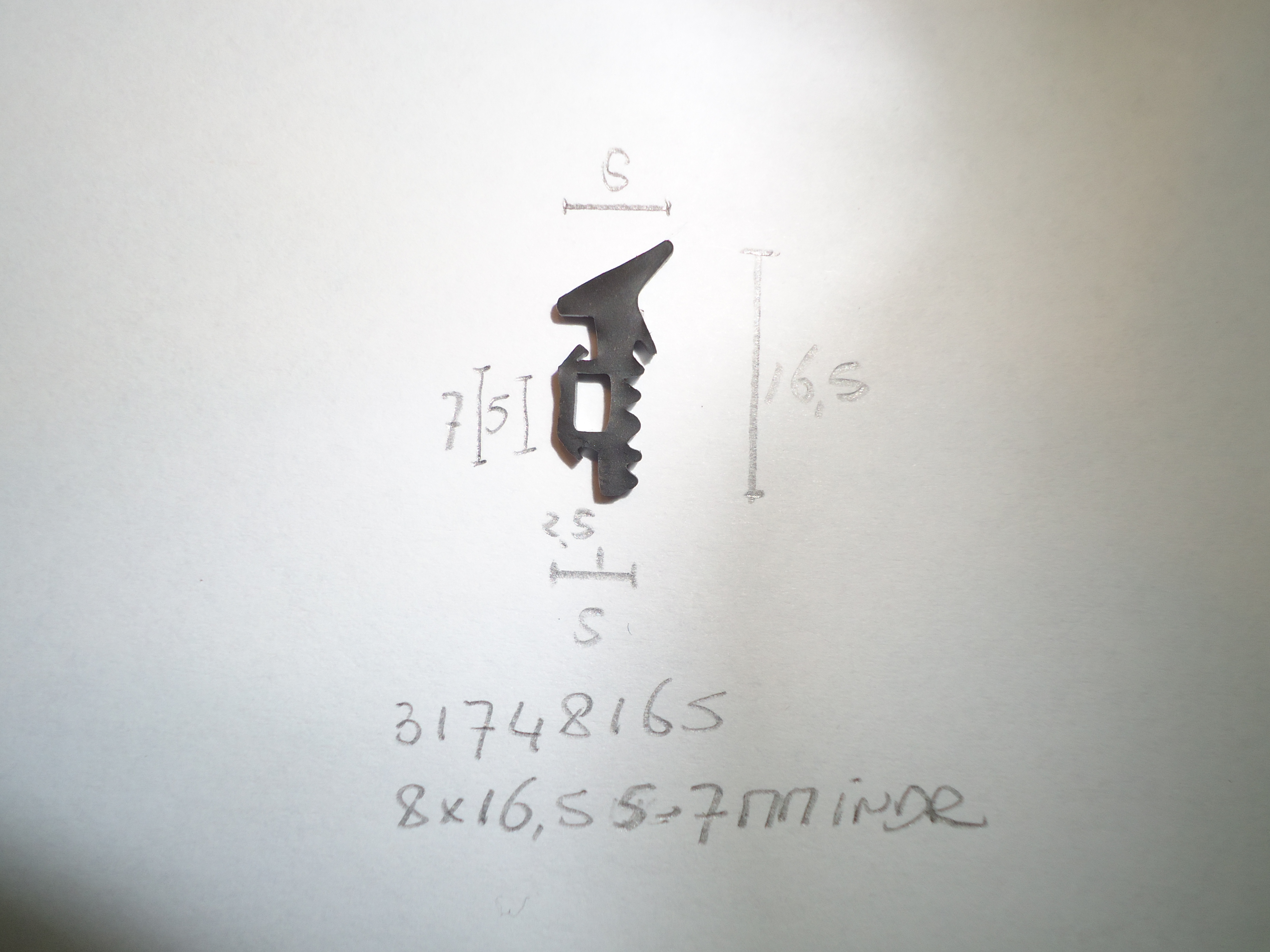 Kozijnrubber 8x16.5mm 5- 7mm indr - Dsc07703 - 31748165